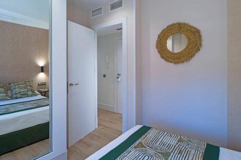 One-Bedroom Apartment image 4