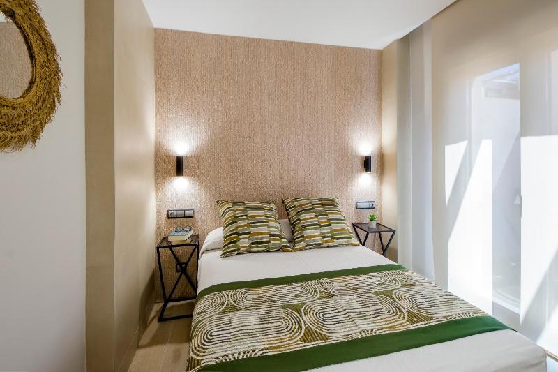 One-Bedroom Apartment image 2