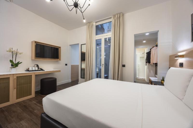 Deluxe Triple Room image 1