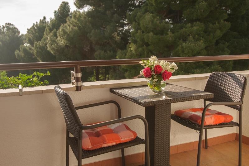 Triple Room with Balcony image 2