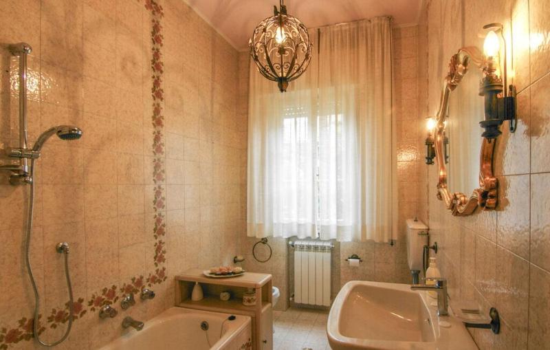 Butterfly Apartment In Lucca - image 15