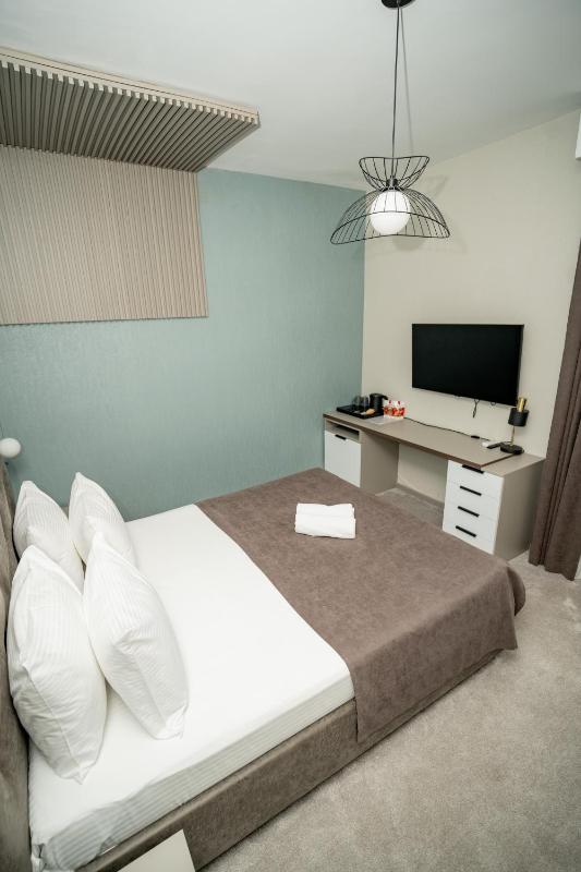 Double Room image 1