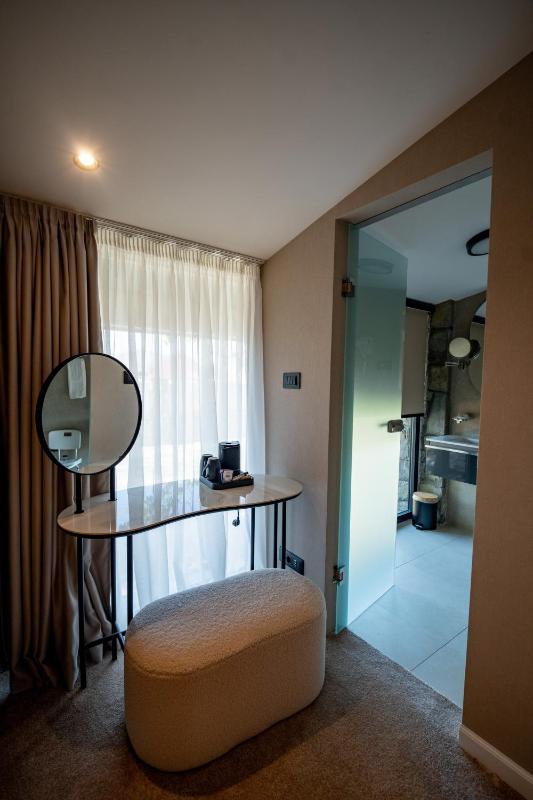 Double or Twin Room image 2