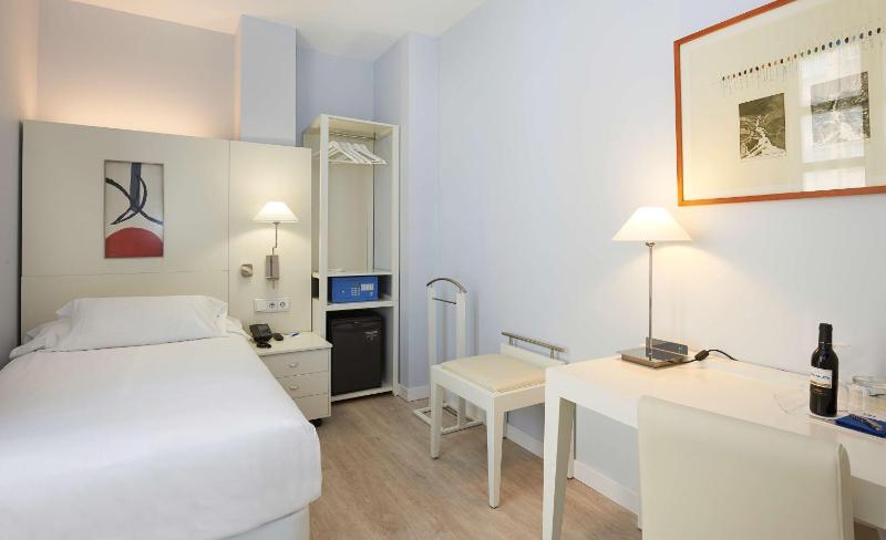 Standard Single Room image 1