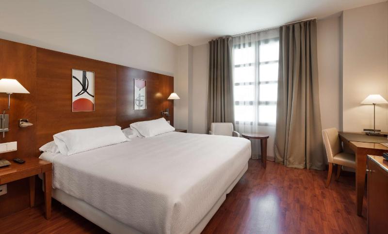 Standard Double or Twin Room image 4