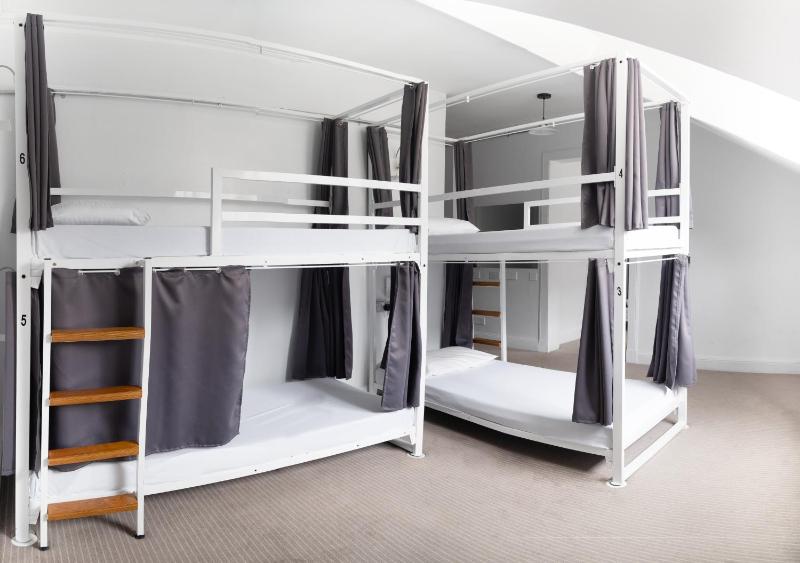 Bed in 6-Bed Female Dorm Ensuite image 3