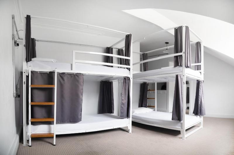 Bed in 6-Bed Female Dorm Ensuite image 2