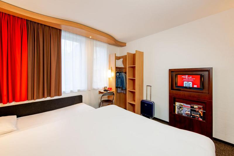 Standard Double Room and Sofa Bed image 1