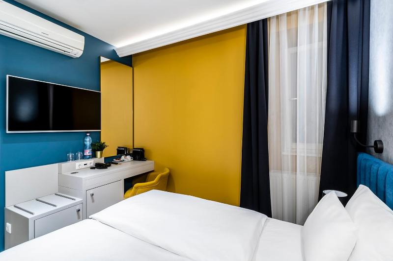 Double Room image 2