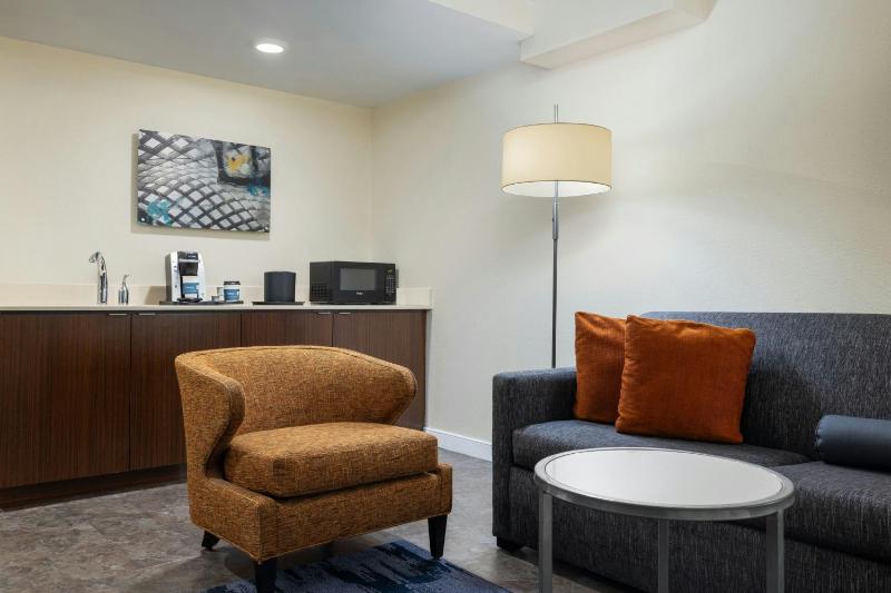 King Suite with Sofa Bed image 4