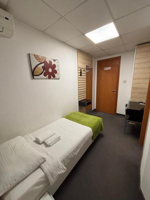 Single Room image 4