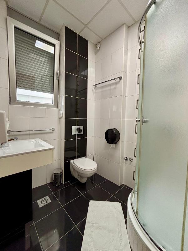 Double or Twin Room image 2