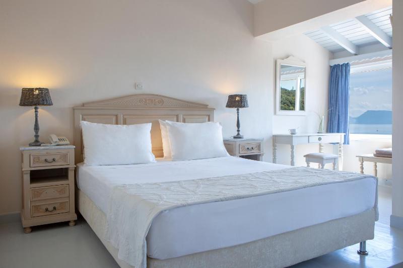 Classic Double Room Sea View image 3