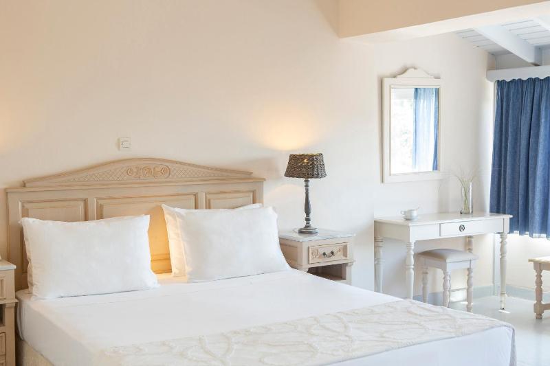 Classic Double Room Sea View image 2