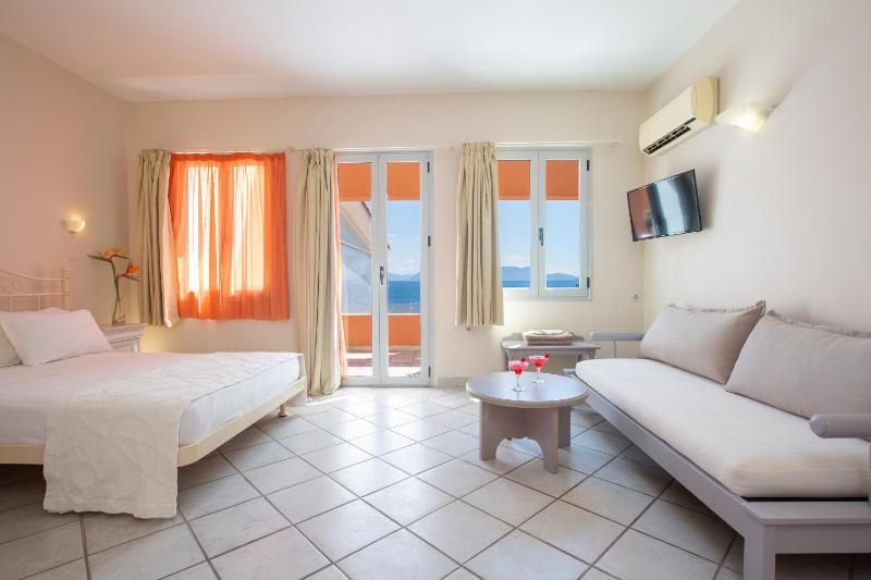 Classic Double Room Sea View image 4