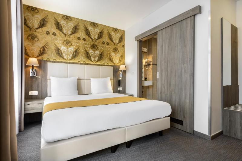 Standard Double or Twin Room image 4