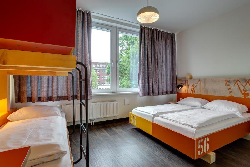 Quadruple Room image 3