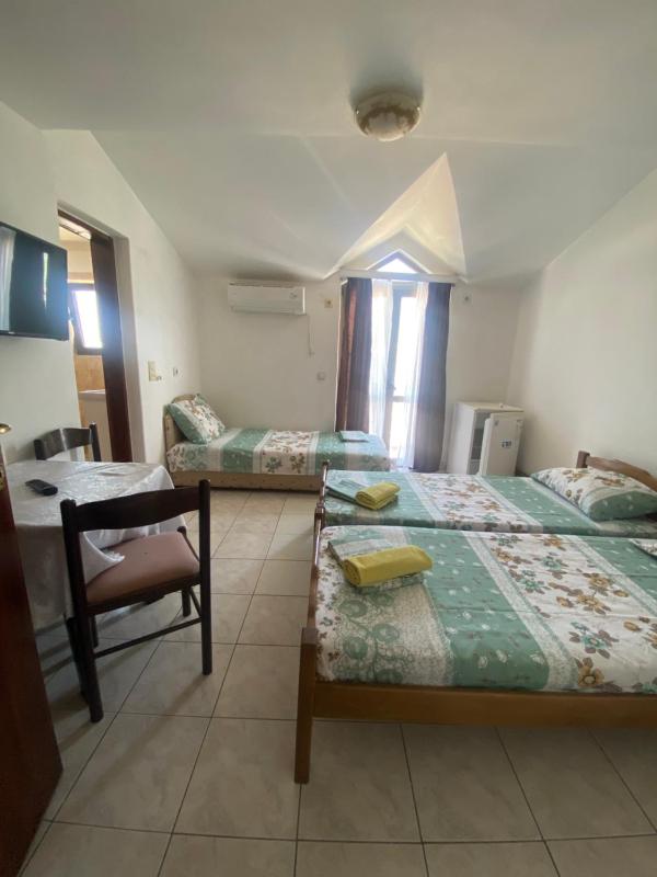 Triple Room with Balcony image 1