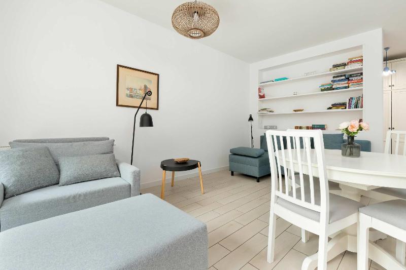 Cosy Apartment Parking & Balcony Close to the Kępa Redłowska by Noclegi Renters - image 26