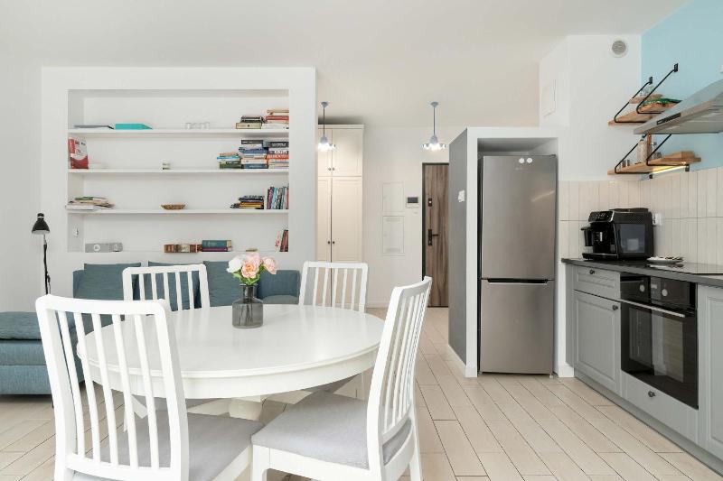 Cosy Apartment Parking & Balcony Close to the Kępa Redłowska by Noclegi Renters - image 18