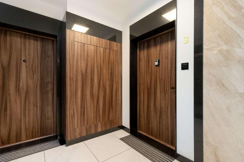 Cosy Apartment Parking & Balcony Close to the Kępa Redłowska by Noclegi Renters - image 15
