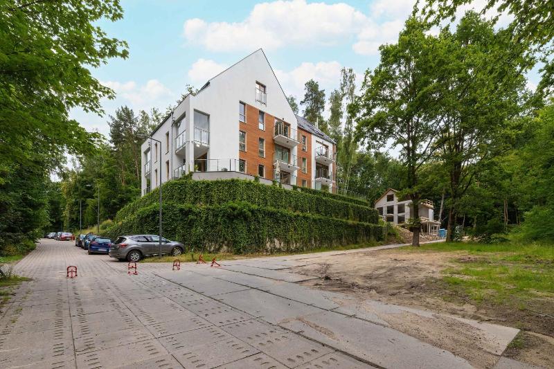 Cosy Apartment Parking & Balcony Close to the Kępa Redłowska by Noclegi Renters - image 5