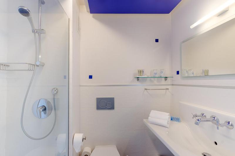 Double or Twin Room with Partial Sea View image 3