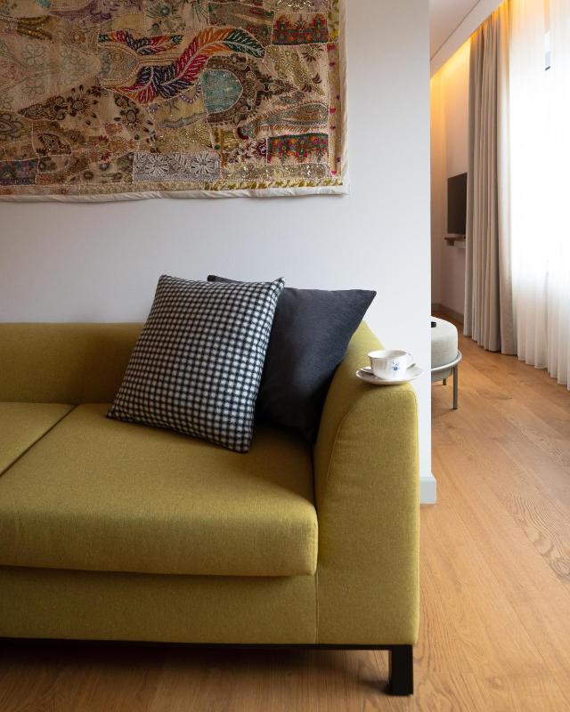 Premium Twin Room with Sofa image 4