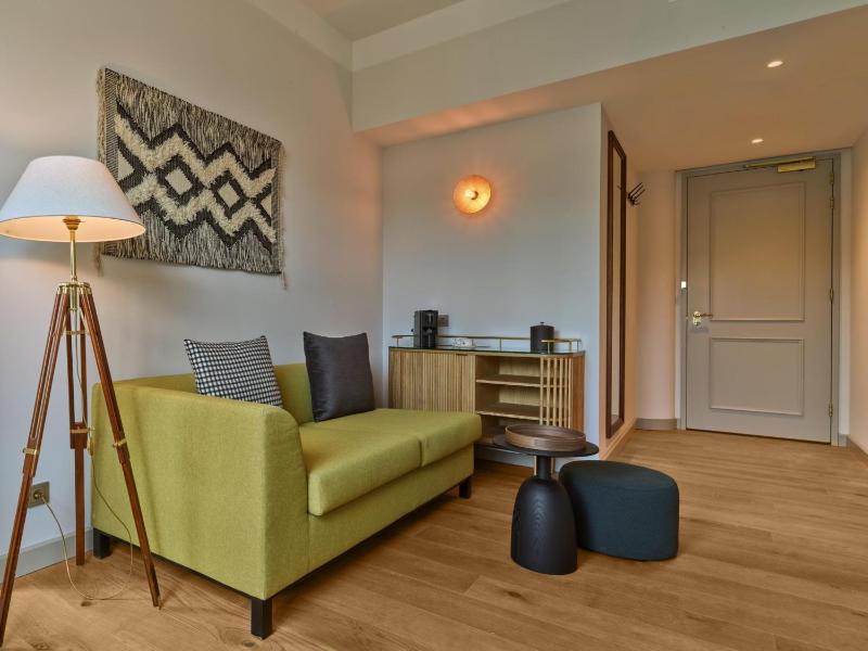 Premium Twin Room with Sofa image 3