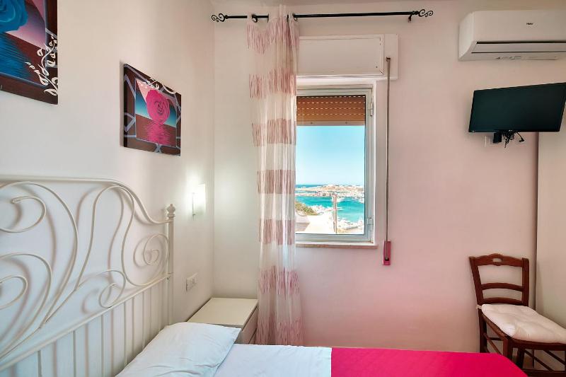 Double Room with Sea View image 1