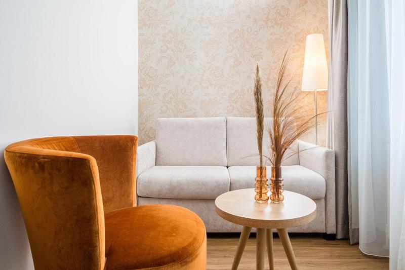 Family Room image 3
