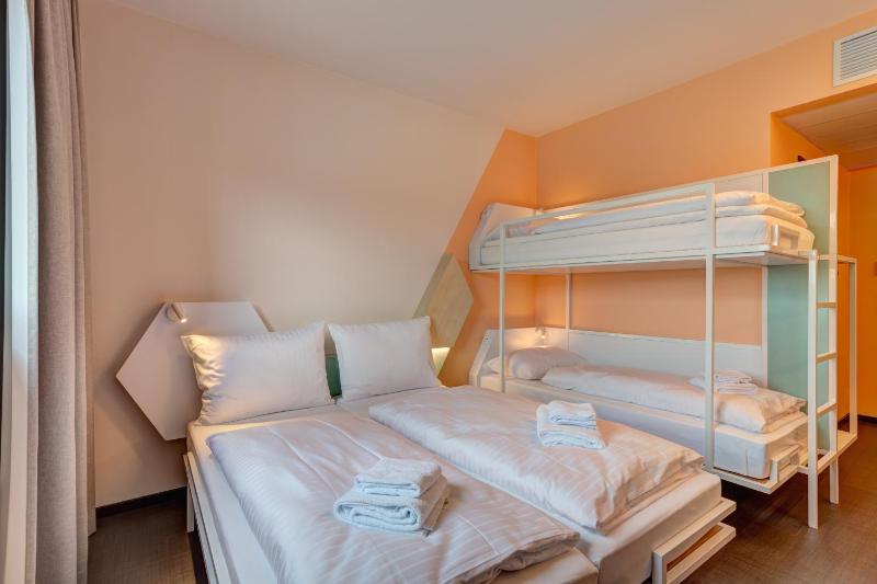 Bed in 4-Bed Female Dormitory Room (Adults Only) image 3