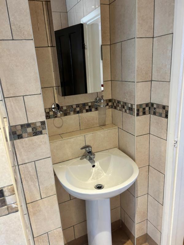 Family Room (2 Adults + 1 Child) image 4