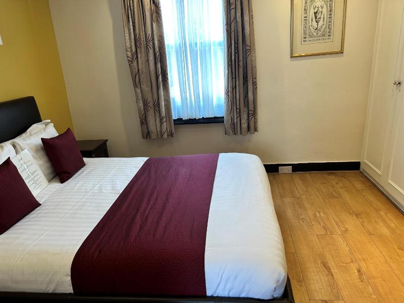 Superior Double Room image 4