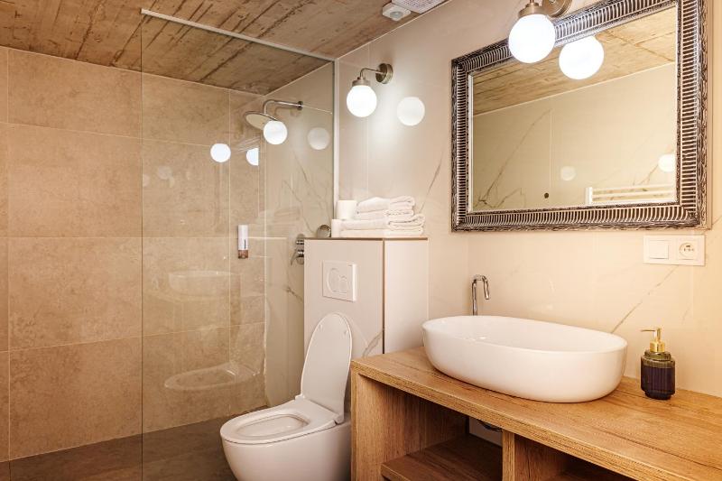 Apartment - Split Level image 3