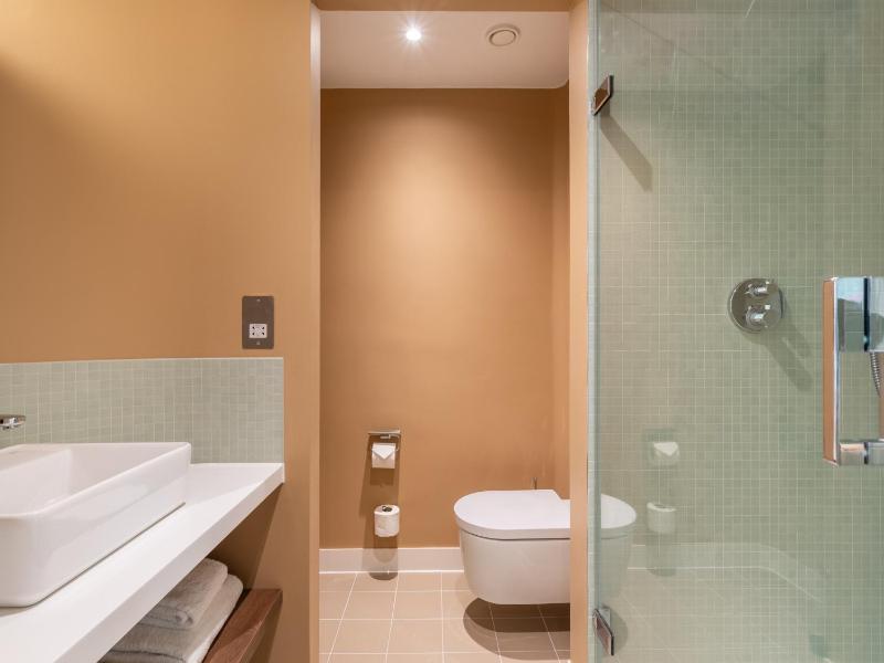 Large Studio with Kitchenette image 2