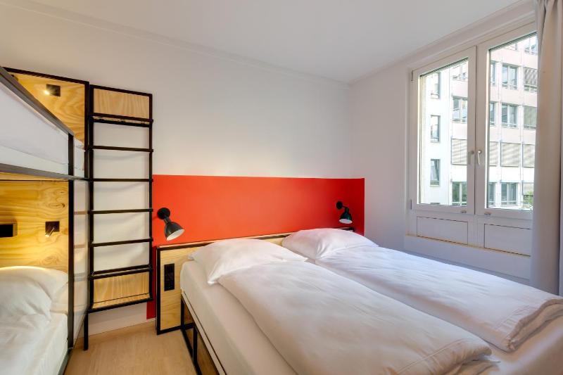 Quad Room image 4