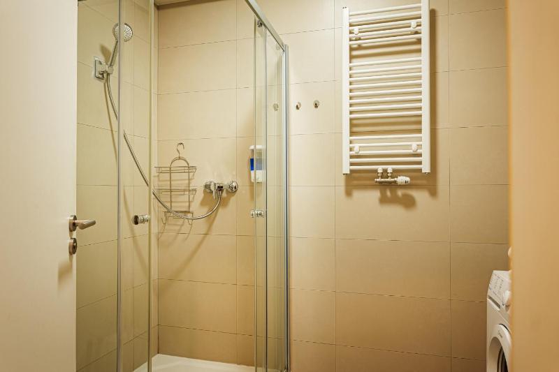 Studio Apartment with Balcony image 3