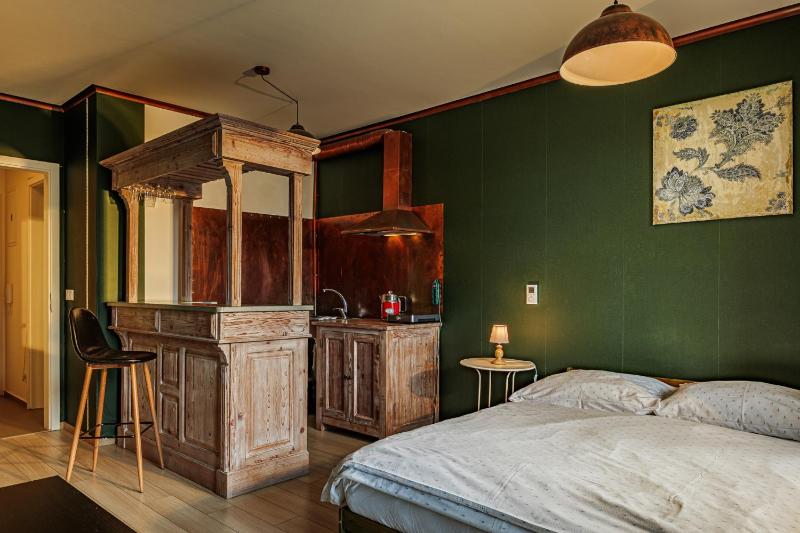 Studio Apartment with Balcony image 2