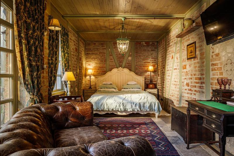Deluxe Double Room with Balcony image 3