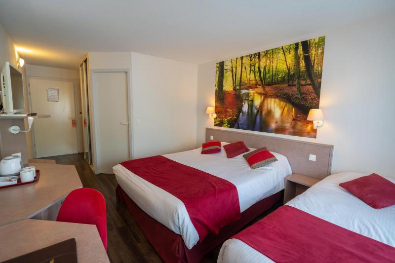 Twin Room image 4