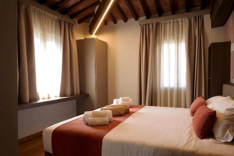 Suite with Garden View image 1