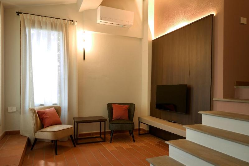 Suite with Garden View image 2