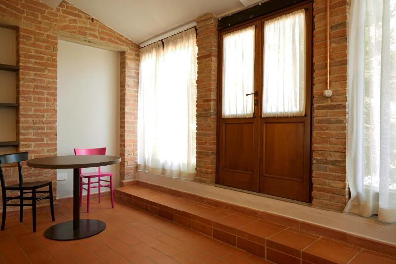 Suite with Garden View image 4