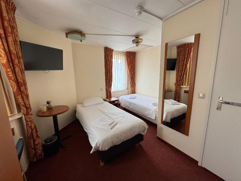 Budget Twin Room image 1