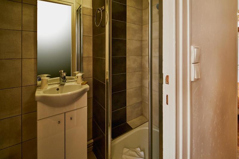 Standard Double Room image 3