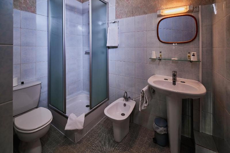 Double Room with Private Bathroom image 2