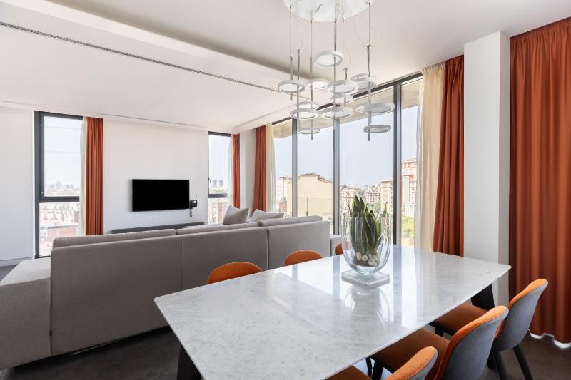 Three-Bedroom Deluxe Apartment image 2