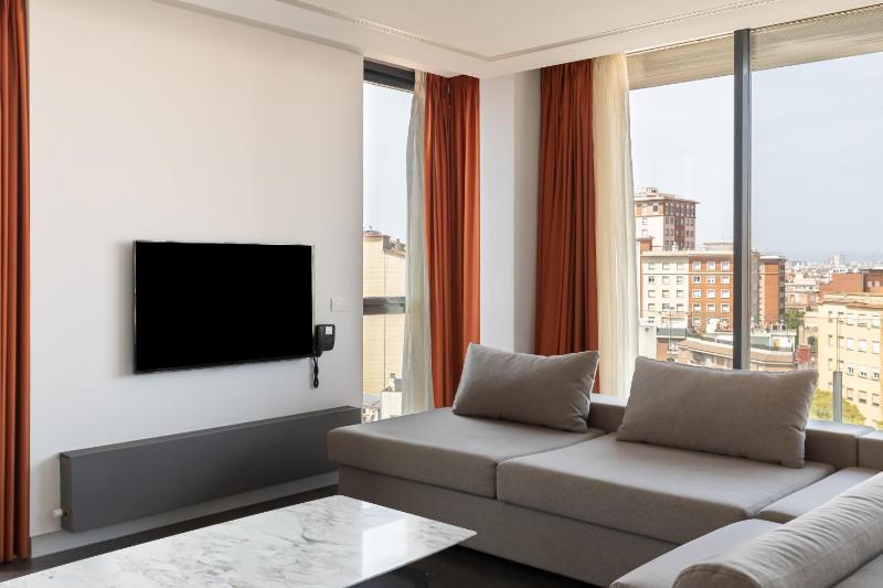 Three-Bedroom Deluxe Apartment image 3