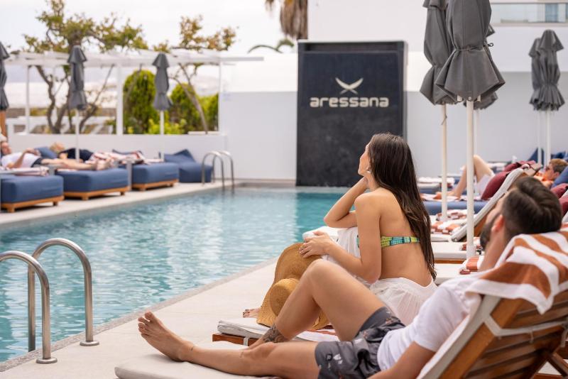 Double Room - Garden Level image 3